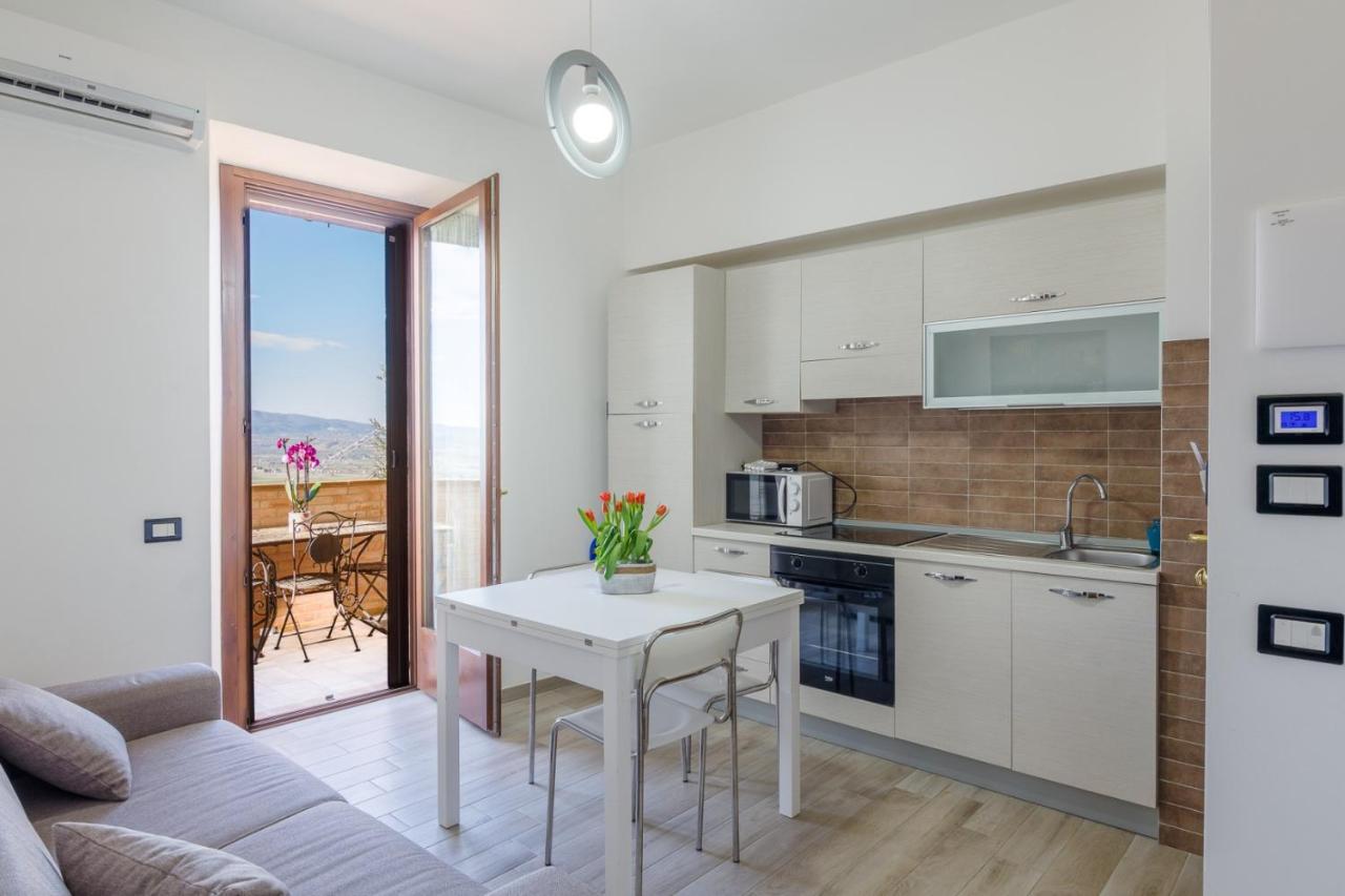 Il Tramonto Holidays Appartement Trevi Buitenkant foto